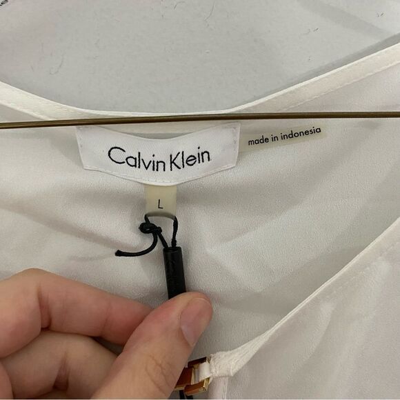 Calvin Klein Women’s Crew Neck Keyhole Opening Short Sleeve White Sheer Blouse - Picture 2 of 4